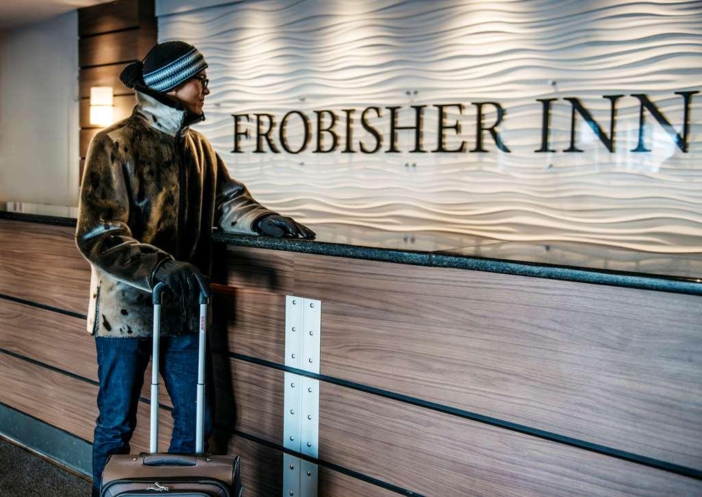 The Frobisher Inn إيكالويت المظهر الداخلي الصورة