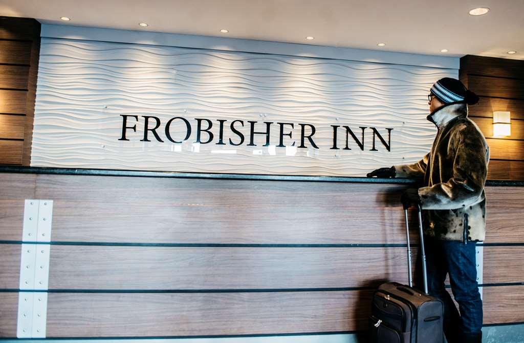 The Frobisher Inn إيكالويت المظهر الداخلي الصورة