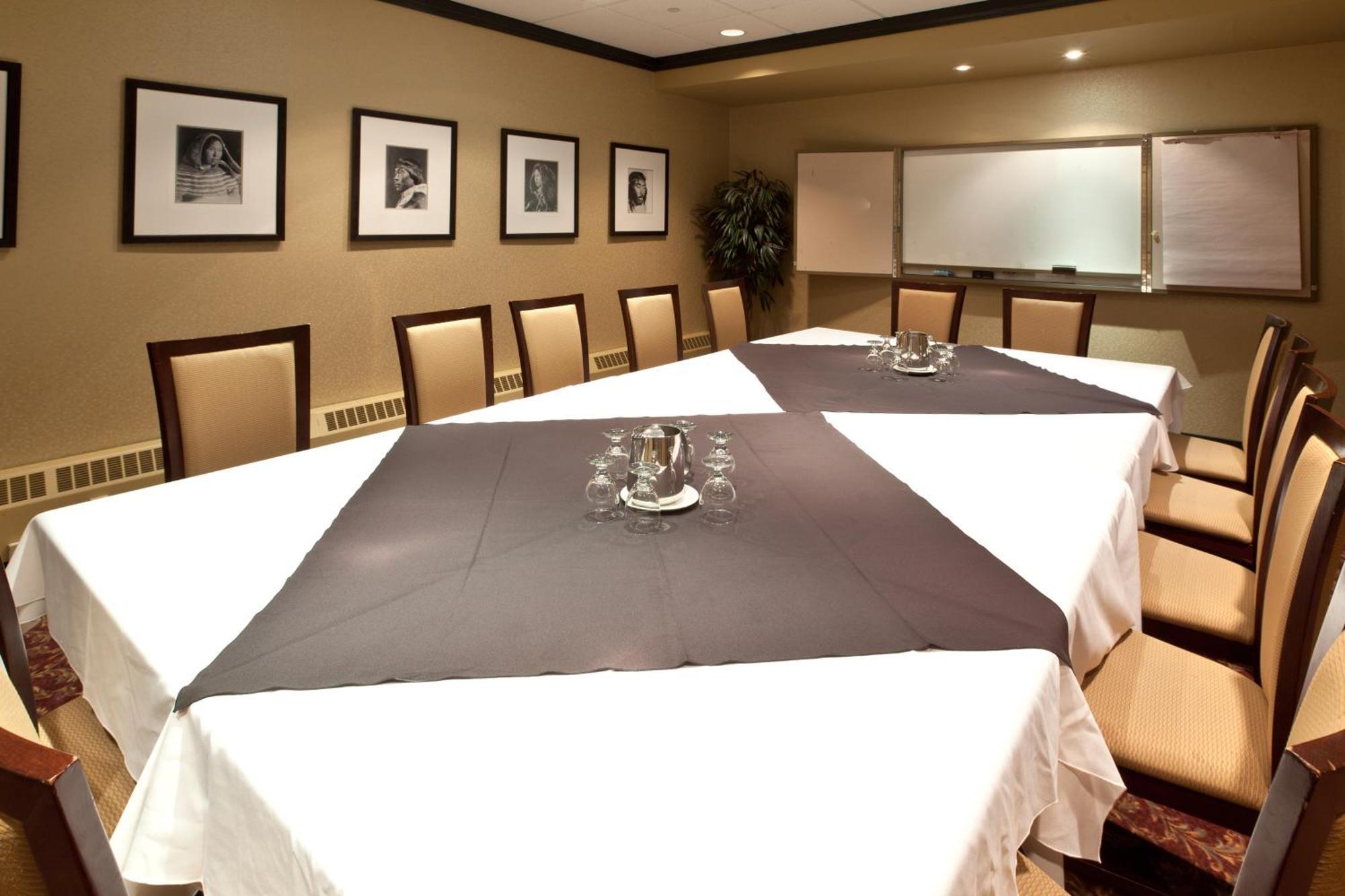 The Frobisher Inn إيكالويت المظهر الخارجي الصورة