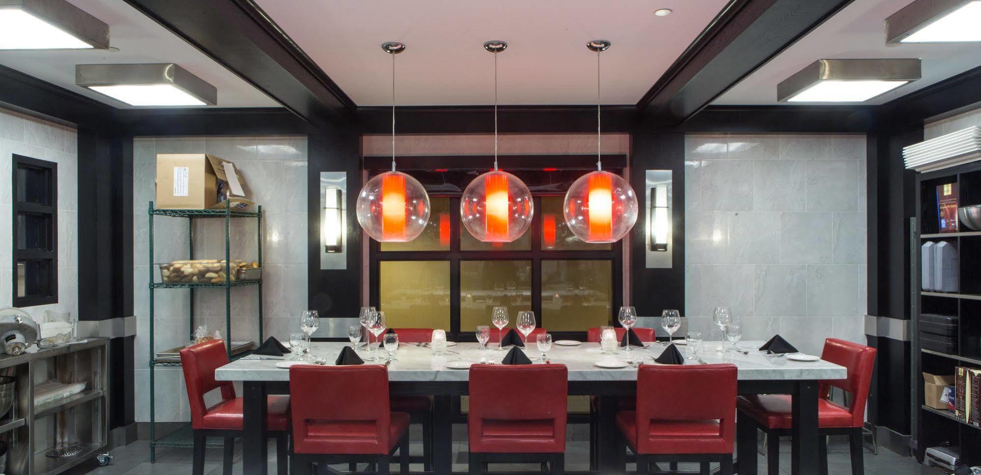 The Frobisher Inn إيكالويت المظهر الخارجي الصورة